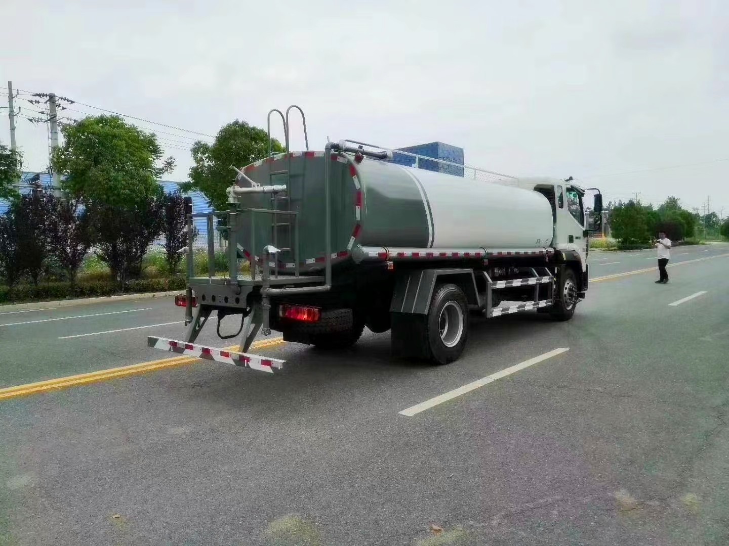 国六福田12吨水瑞沃洒水车