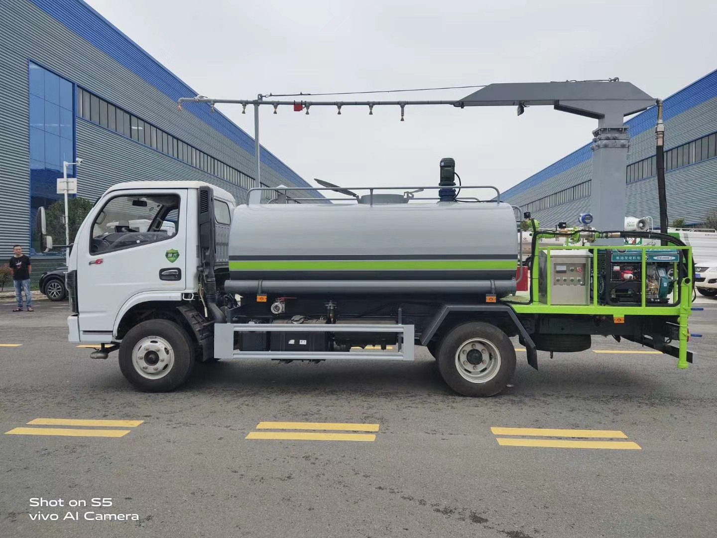 国六东风5吨水D6铁路抑尘车