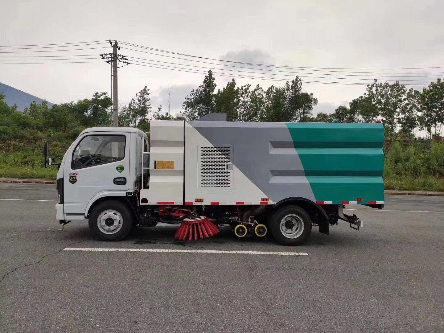 国六小型东风D6洗扫车