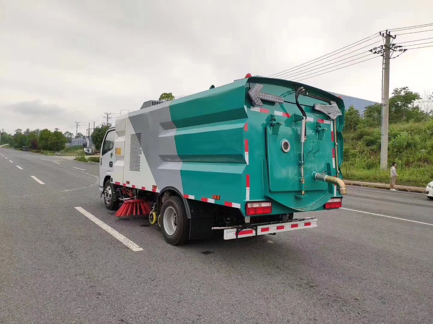 国六小型东风D6洗扫车