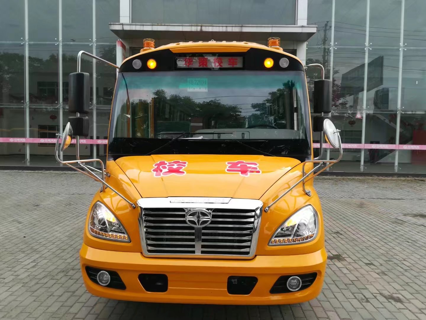 一汽华策校车为您讲解校车天窗的作用