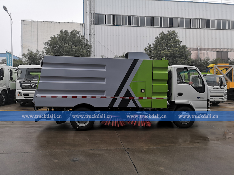 ISUZU 600P Sweeper Truck