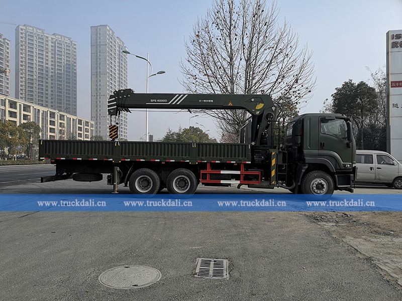 ISUZU GIGA Truck With 20T Crane