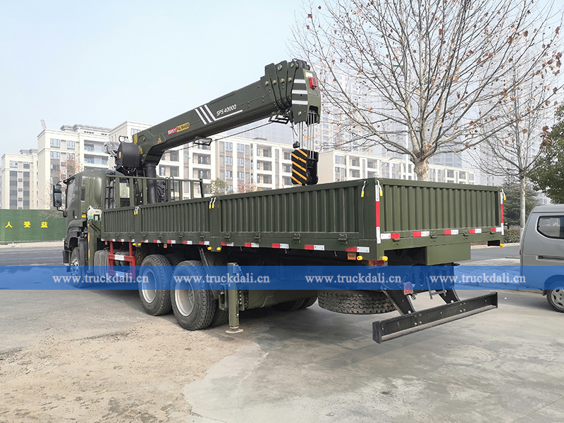 ISUZU GIGA Truck With 20T Crane