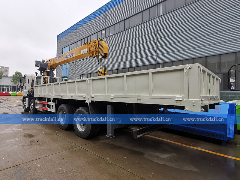 ISUZU GIGA 8*4 Truck with 20T Crane