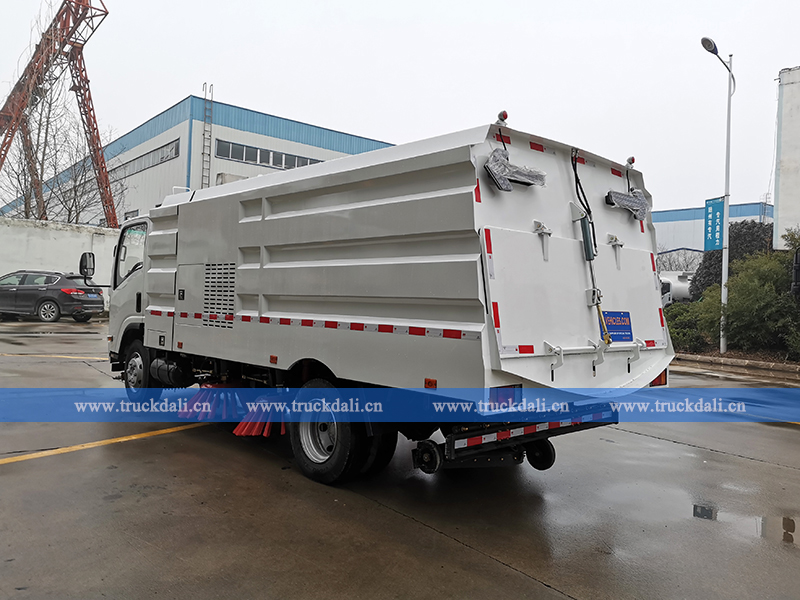 ISUZU 700P Sweeper Truck