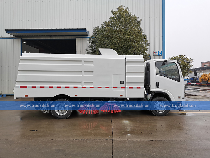 ISUZU 700P Sweeper Truck