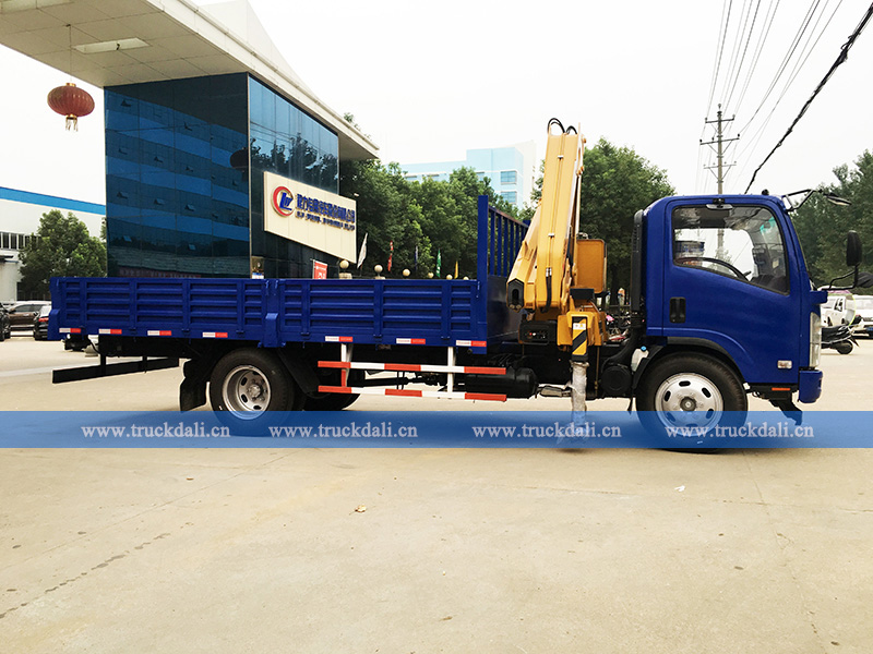 ISUZU 700P Truck With Crane
