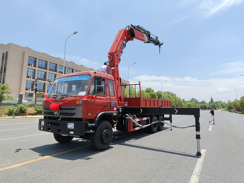 20T Truck with Crane