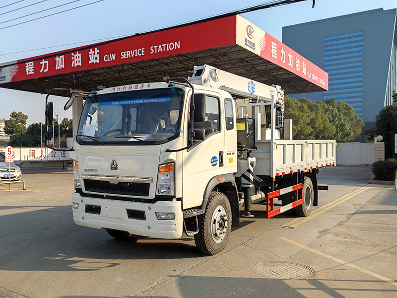 Truck with 5T Crane
