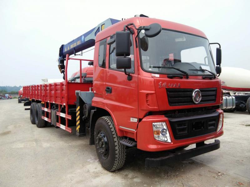 东风牌后八轮10-14吨随车起重运输车