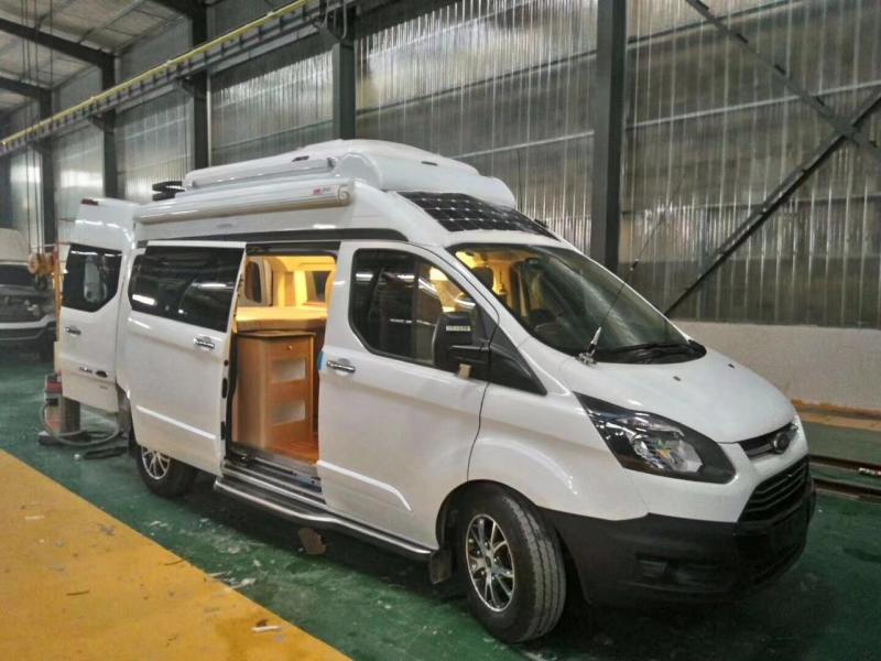 福特新全顺柴油版中轴中顶旅居房车