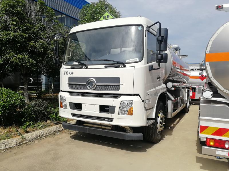 东风天锦17方铝合金运油车