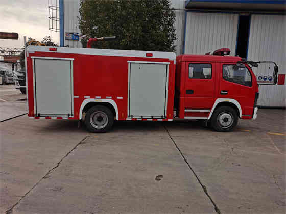 CLW5100GXFSG40/DF型水罐消防车