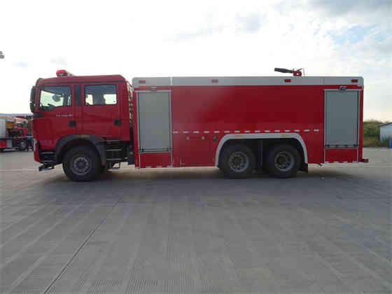 CLW5320GXFPM160/HW型泡沫消防车
