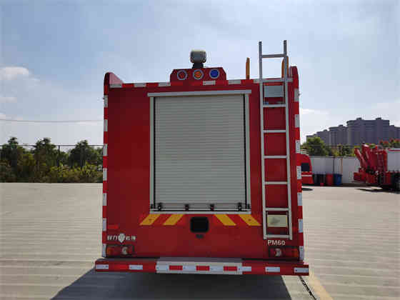 CLW5160GXFPM60/FT型泡沫消防车