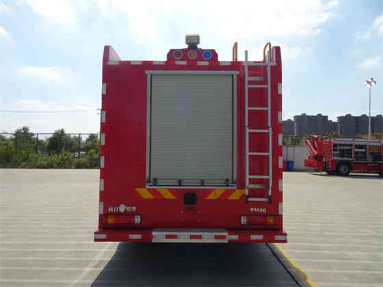 CLW5190GXFPM80/HW型泡沫消防车