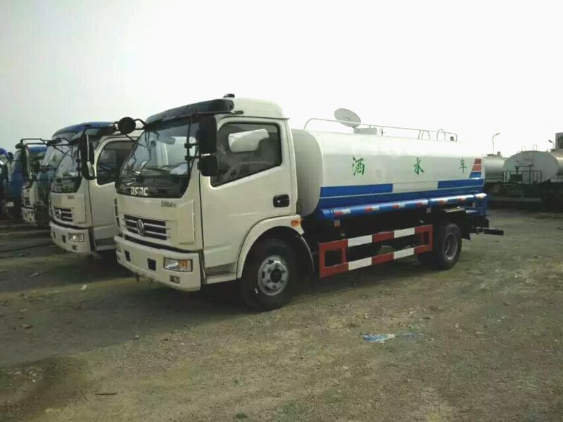 東風多利卡5噸國五灑水車