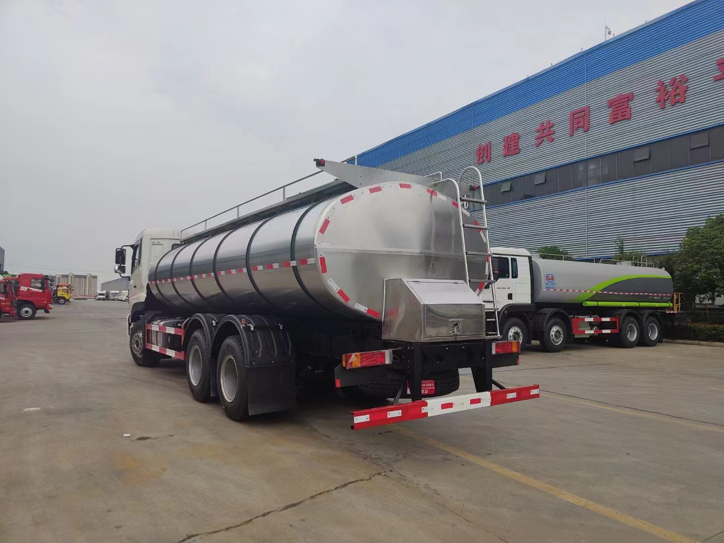 鲜奶运输车_20240708100358.jpg