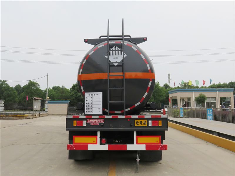 31吨液态废弃物运输槽罐车
