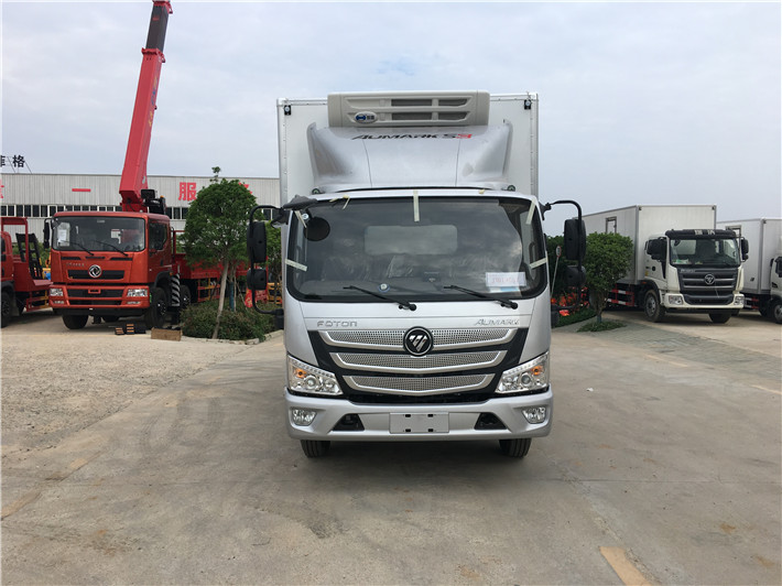 福田欧马可S3排半冷藏车（3.7米）