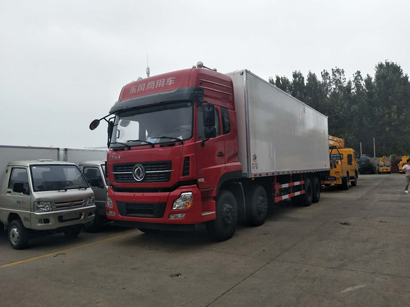 东风天龙冷藏车