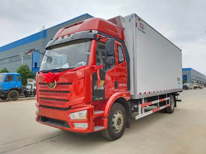 解放J6L精英版6.8米冷藏车