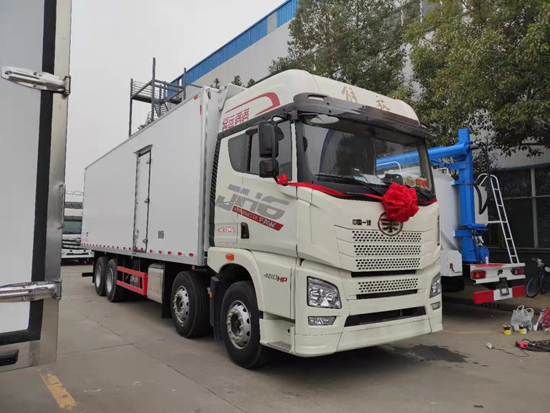 解放JH6前四后八9.6米冷藏车