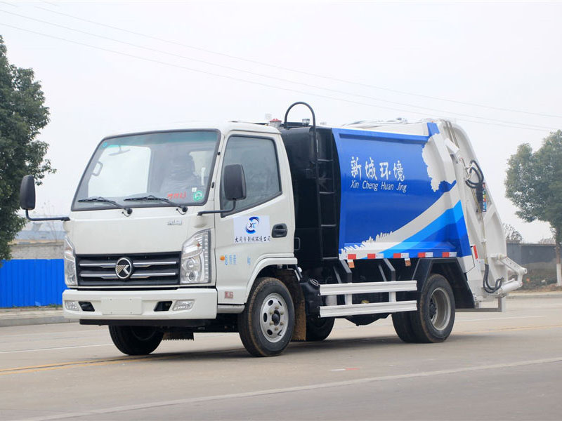 国六凯马4方压缩式垃圾车