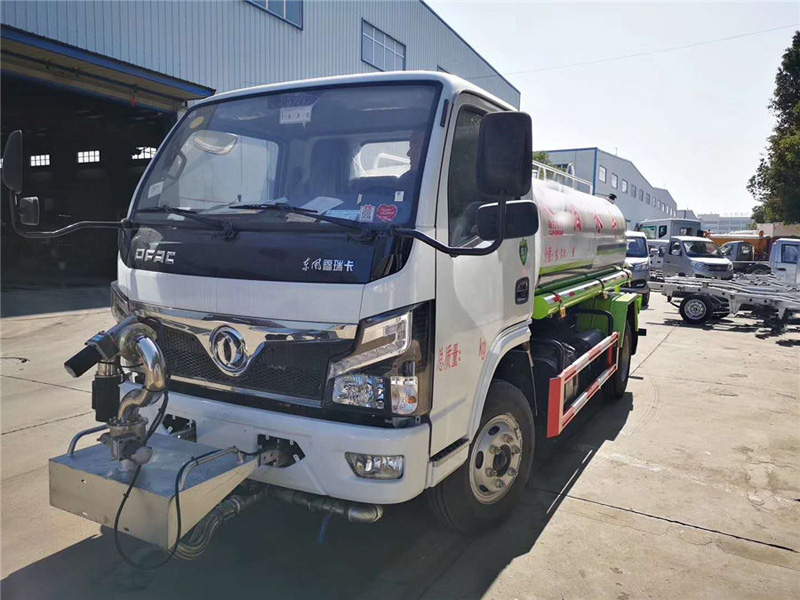 国六东风福瑞卡洒水车