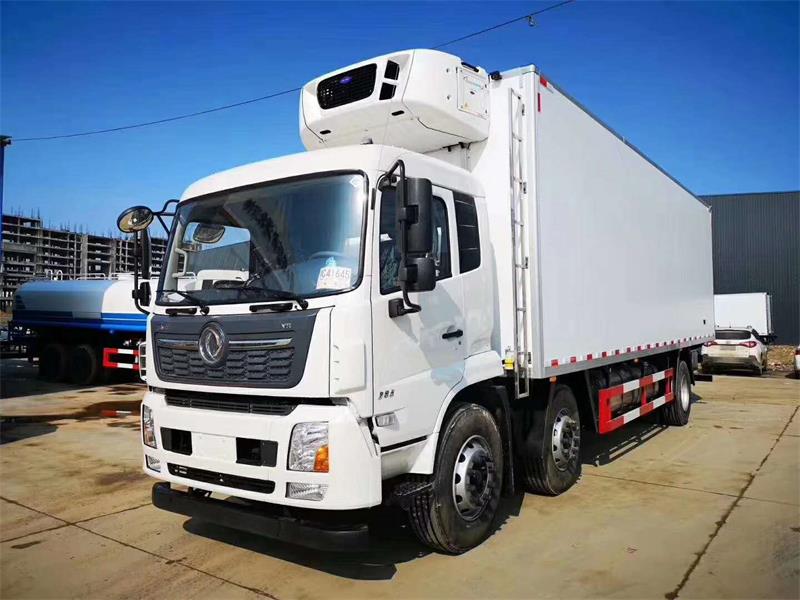 东风天锦小三轴冷藏车