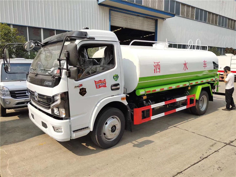 国六新款东风8-10吨洒水车