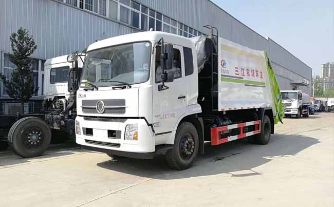 海南三江农场定制天锦压缩垃圾车交车
