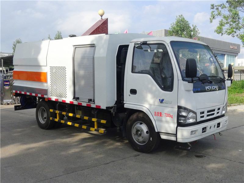 五十铃护栏清洗车