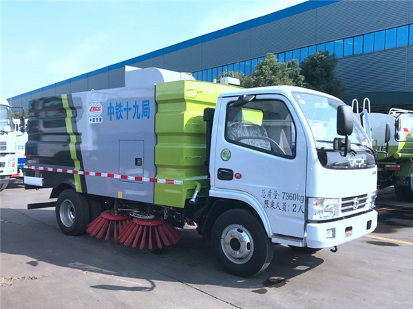 东风小多利卡扫路车