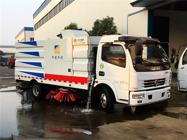 东风大多利卡扫路车