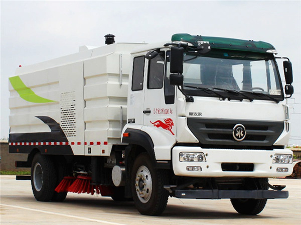 重汽斯太尔扫路车