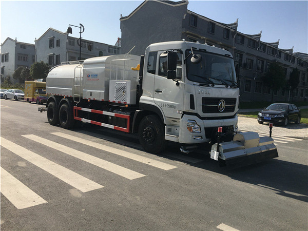 东风天龙路面高压清洗车