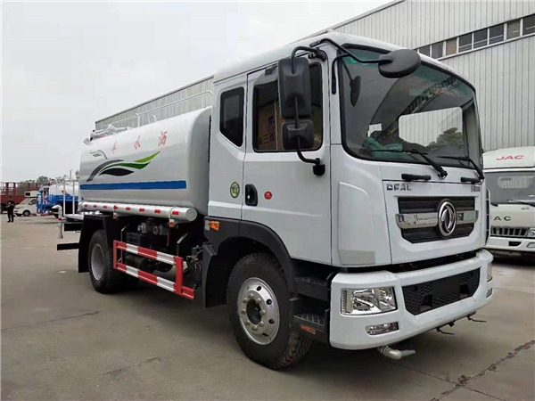 东风D9洒水车
