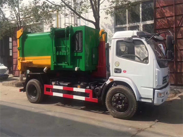 东风大多利卡勾臂垃圾车