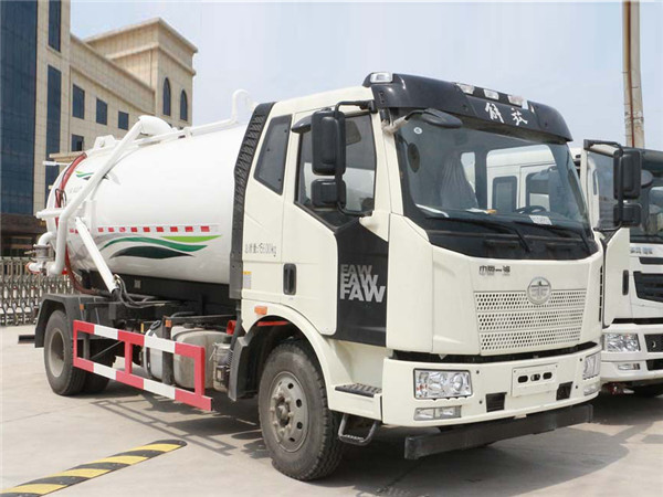 解放J6吸污车