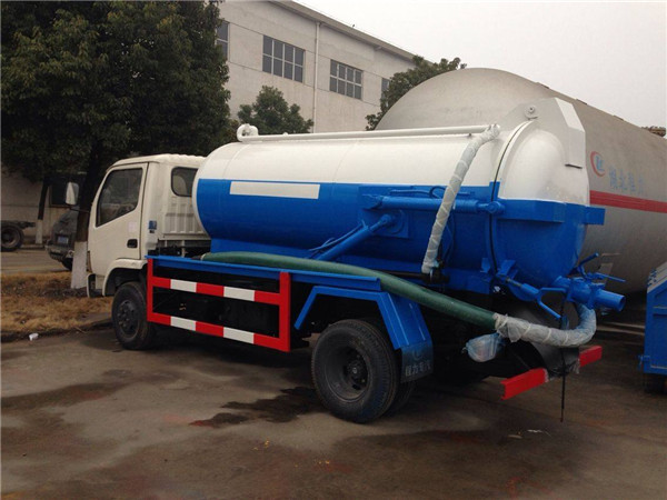 多利卡D6吸污车|5方真空吸污车