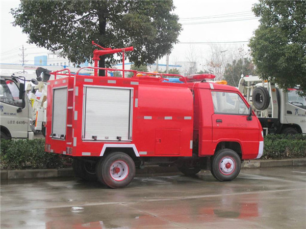 福田微型消防洒水车