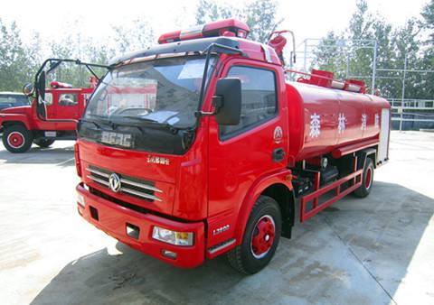 多利卡6吨消防洒水车