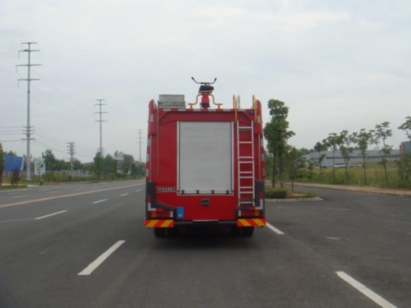 重汽豪沃5吨泡沫消防车|豪沃5吨水罐消防车