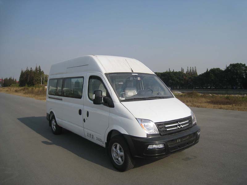 上汽大通长轴高顶B型房车/程力旅居车