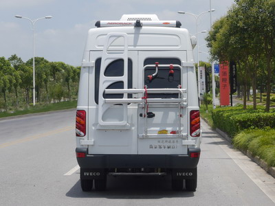 依维柯A37高顶房车/程力旅居车
