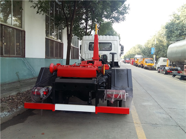 东风145|153钩臂式垃圾车（新款钩臂车）
