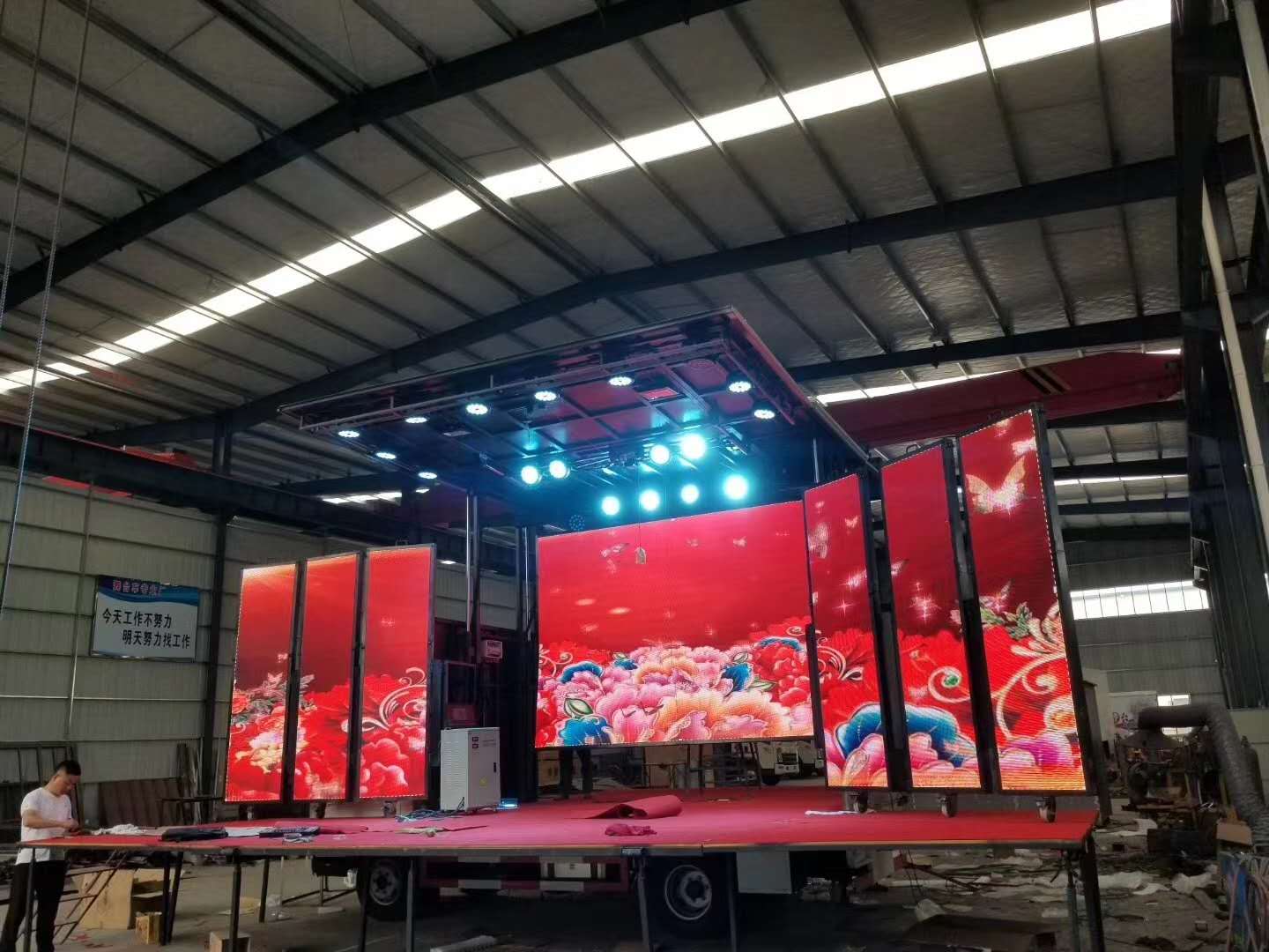 重汽国六舞台车