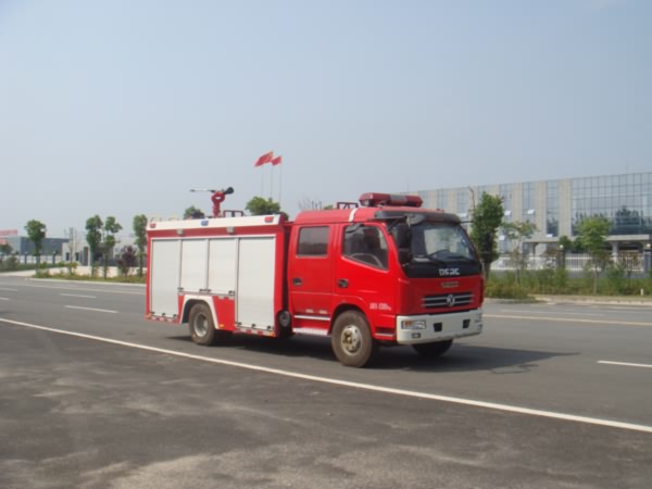 多利卡3吨水罐消防车|泡沫消防车